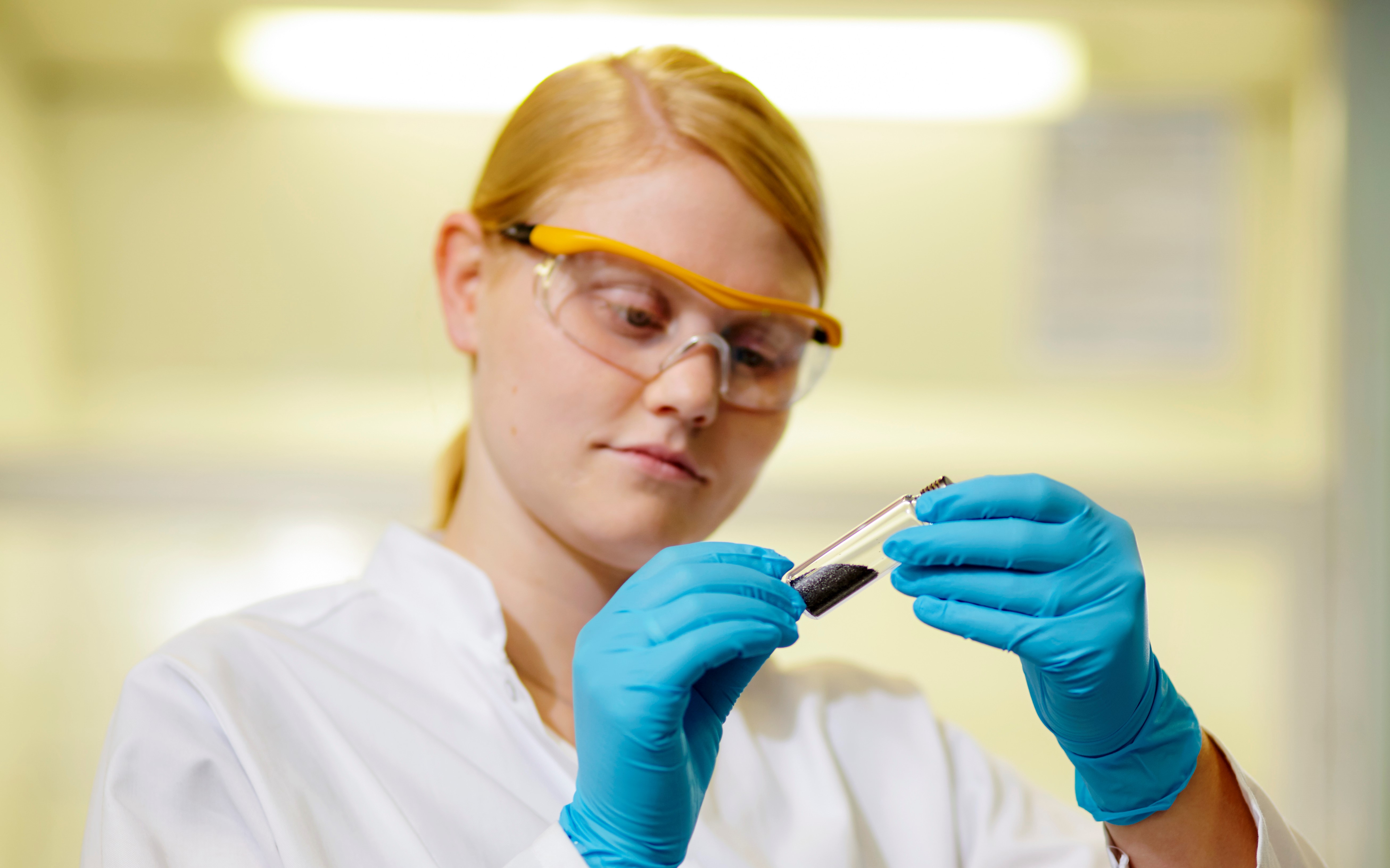 Im neuen Verbundprojekt "ProRec" wollen Forscherinnen und Forscher Materialien aus wässrig prozessierten Elektroden zurückzugewinnen und auf ihre Weiternutzung hin analysieren. Copyright: MEET - Judith Kraft Im neuen Verbundprojekt "ProRec" wollen Forscherinnen und Forscher Materialien aus wässrig prozessierten Elektroden zurückzugewinnen und auf ihre Weiternutzung hin analysieren. Copyright: MEET - Judith Kraft